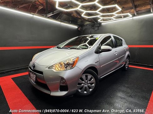 Used 2013 Toyota Prius C Two image 2