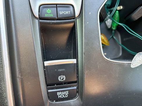 Used 2018 Honda Accord Sport image 17