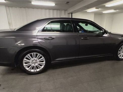 Used 2014 Chrysler 300 AWD w/ Driver Convenience Group image 9