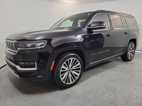 Used 2022 Jeep Grand Wagoneer Series III w/ Rear Seat Video Group 1 AWD/4WD image 3