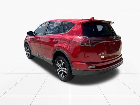 Used 2017 Toyota RAV4 LE FWD image 6