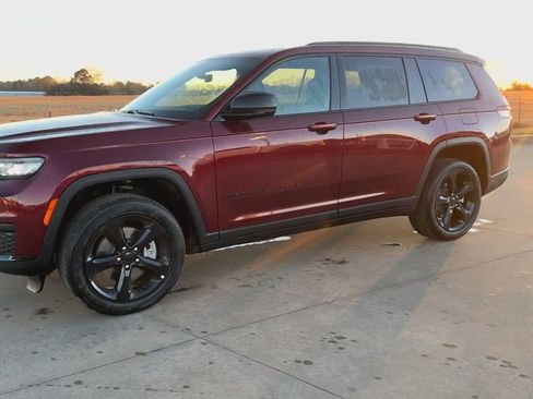 New 2025 Jeep Grand Cherokee L Altitude image 5