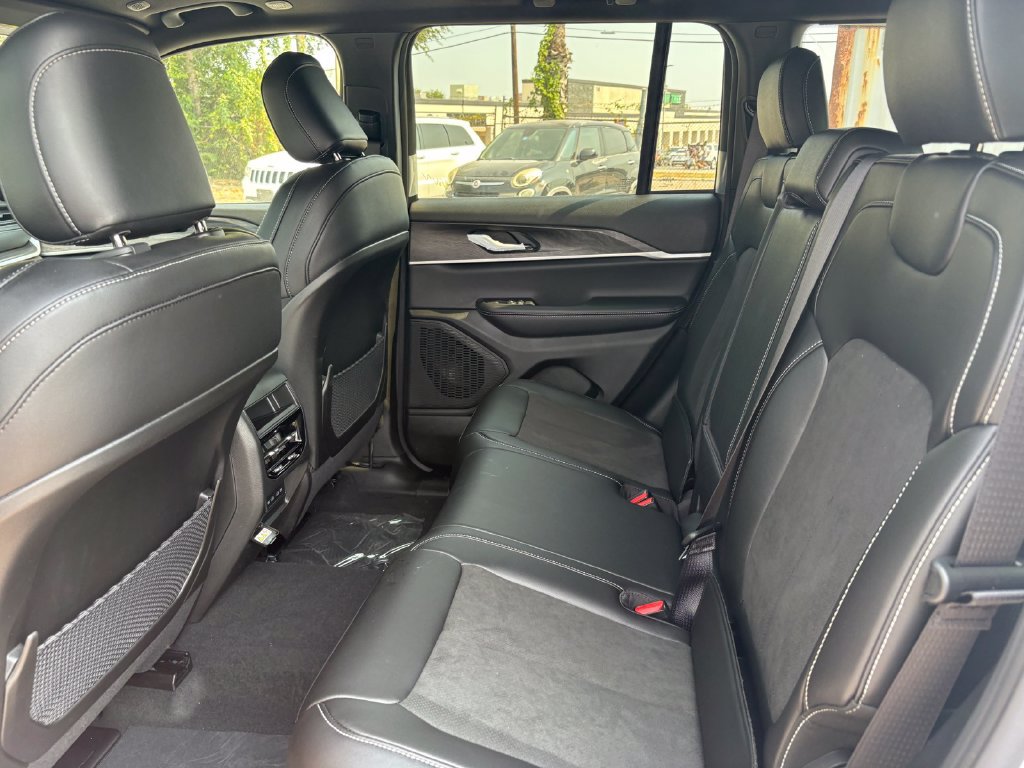 New 2026 Jeep Grand Cherokee 2WD image 16