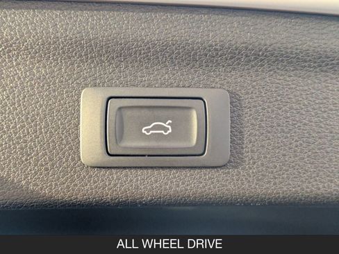 Used 2020 Audi Q3 2.0T Premium image 21