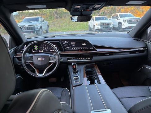 Used 2022 Cadillac Escalade Premium Luxury w/ LPO, Illumination Package image 10