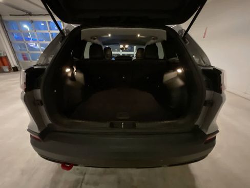 Used 2019 Jeep Cherokee Trailhawk w/ Cold Weather Group image 23