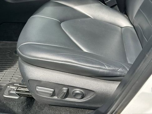 Used 2021 Toyota Highlander XLE FWD image 9