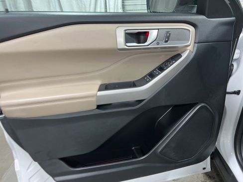 Used 2023 Ford Explorer Limited image 24