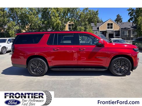 Used 2025 Chevrolet Suburban RST w/ RST Capability Package AWD/4WD image 7
