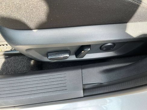 Used 2025 Nissan Rogue SV FWD image 22
