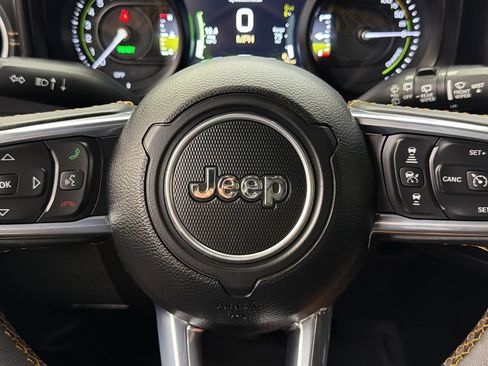 Used 2024 Jeep Wrangler Unlimited Sahara w/ Technology Group AWD/4WD image 26