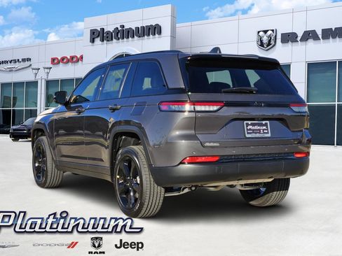 New 2025 Jeep Grand Cherokee Altitude image 4
