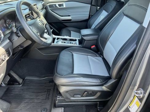 Certified 2023 Ford Explorer XLT w/ Equipment Group 202A AWD/4WD image 19