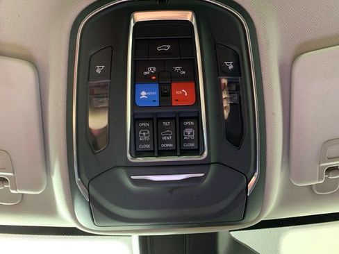 Used 2022 Jeep Grand Cherokee L Limited w/ Luxury Tech Group II AWD/4WD image 35