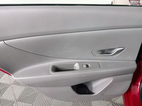 Used 2021 Hyundai Elantra SE FWD image 40