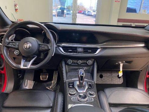 Used 2023 Alfa Romeo Stelvio Estrema image 32