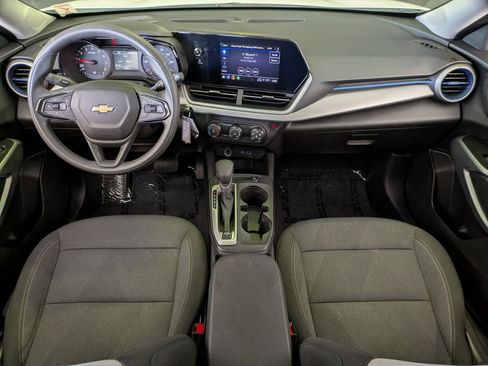 Used 2025 Chevrolet Trax LS FWD image 25