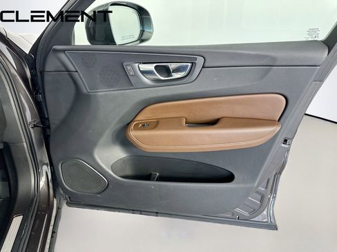 Used 2023 Volvo XC60 B5 Plus image 35