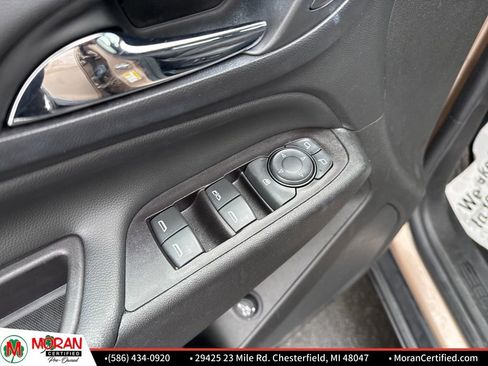 Used 2019 Chevrolet Equinox LT w/ Driver Convenience Package image 11