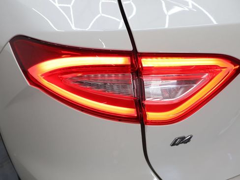 Used 2018 Maserati Levante AWD/4WD image 27