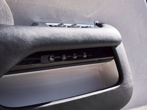 Used 2015 Rolls-Royce Wraith image 32