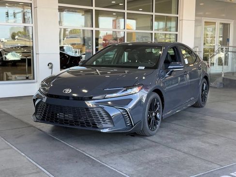 Used 2026 Toyota Camry SE FWD image 2