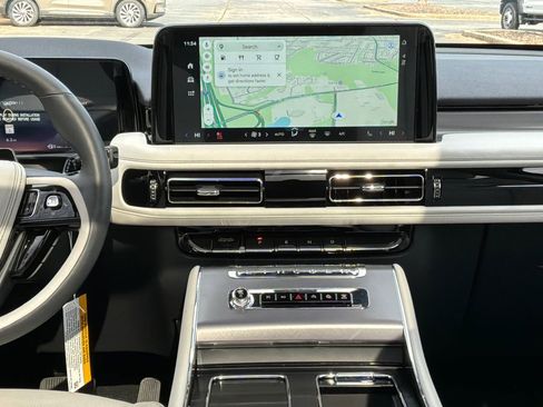 New 2026 Lincoln Aviator AWD w/ Jet Appearance Package image 18