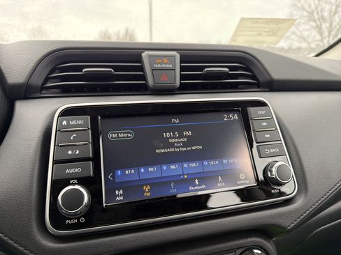 Used 2025 Nissan Versa S w/ Trunk Package image 18