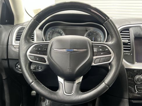 Used 2017 Chrysler 300 C image 14