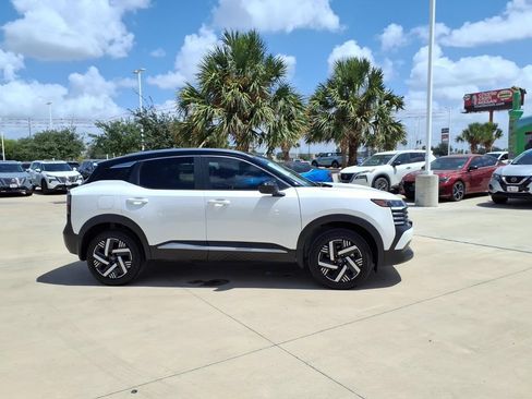 Used 2026 Nissan Kicks SV FWD image 6