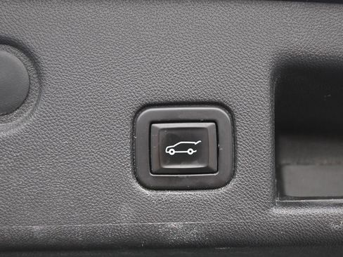 Used 2020 Chevrolet Equinox LT image 36