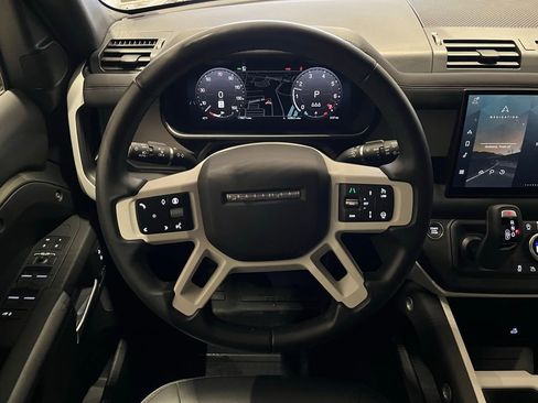 Used 2025 Land Rover Defender 110 S image 29