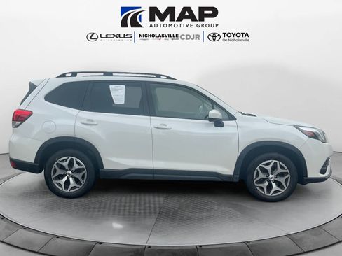 Used 2023 Subaru Forester Premium AWD/4WD image 6