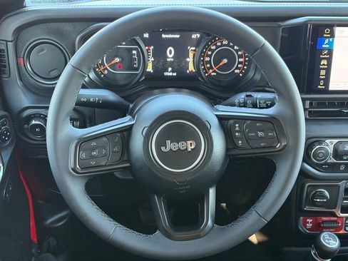 Used 2025 Jeep Wrangler Unlimited Rubicon image 15