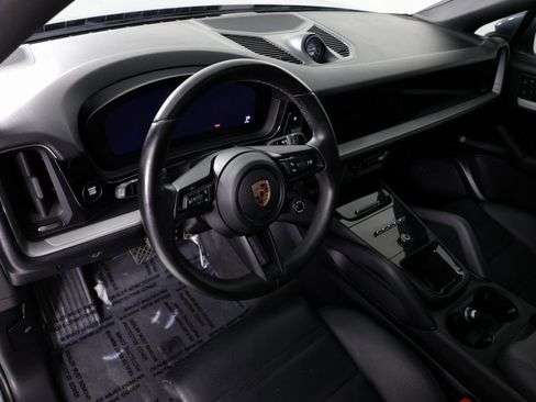 Used 2024 Porsche Cayenne Coupe image 21