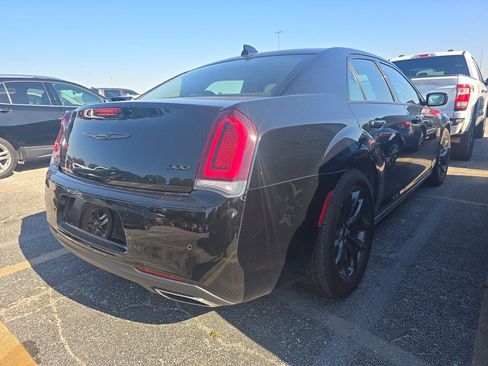 Used 2023 Chrysler 300 Touring w/ Safetytec Plus Group RWD image 4