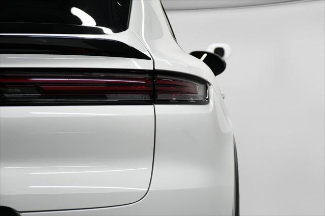 Used 2024 Porsche Cayenne Turbo GT AWD/4WD image 9