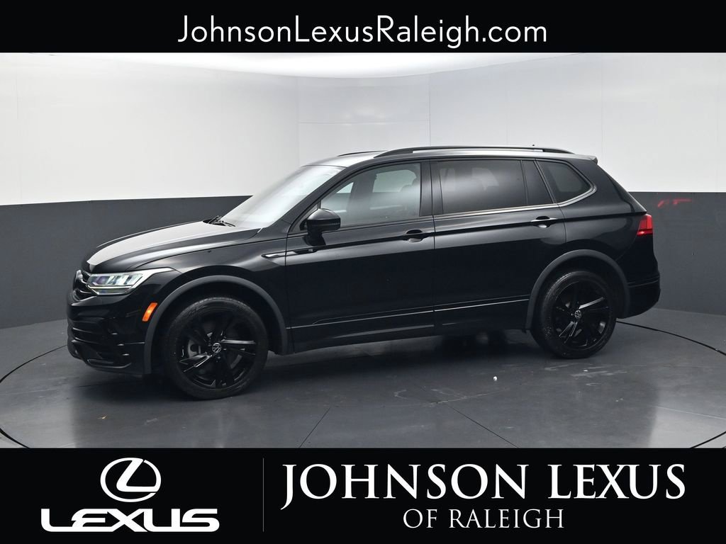 Used 2024 Volkswagen Tiguan SE R-Line FWD image 2