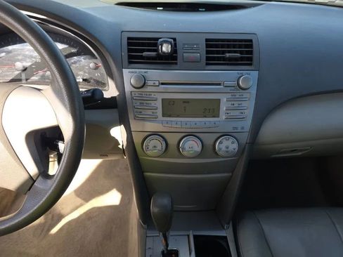 Used 2011 Toyota Camry LE w/ LE Extra-Value Pkg image 5