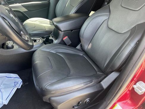 Used 2020 Jeep Cherokee Limited AWD/4WD image 11