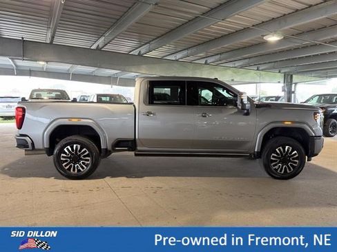 Certified 2025 GMC Sierra 3500 Denali Ultimate AWD/4WD image 3