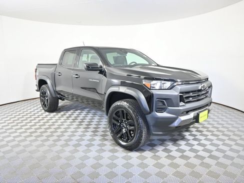 Used 2023 Chevrolet Colorado Trail Boss w/ Technology Package AWD/4WD image 10