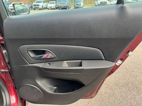 Used 2015 Chevrolet Cruze LT FWD image 12