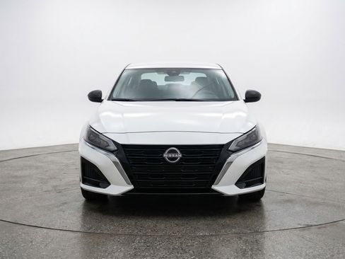 Used 2025 Nissan Altima 2.5 SV image 2