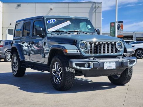 Used 2024 Jeep Wrangler Unlimited Sahara w/ Technology Group AWD/4WD image 3