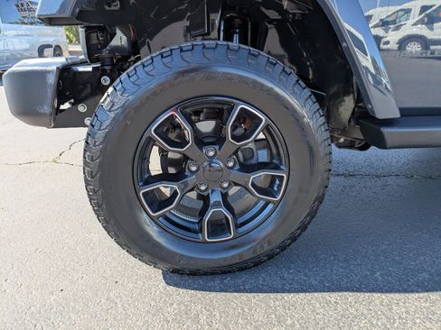 Used 2017 Jeep Wrangler Sahara AWD/4WD image 11