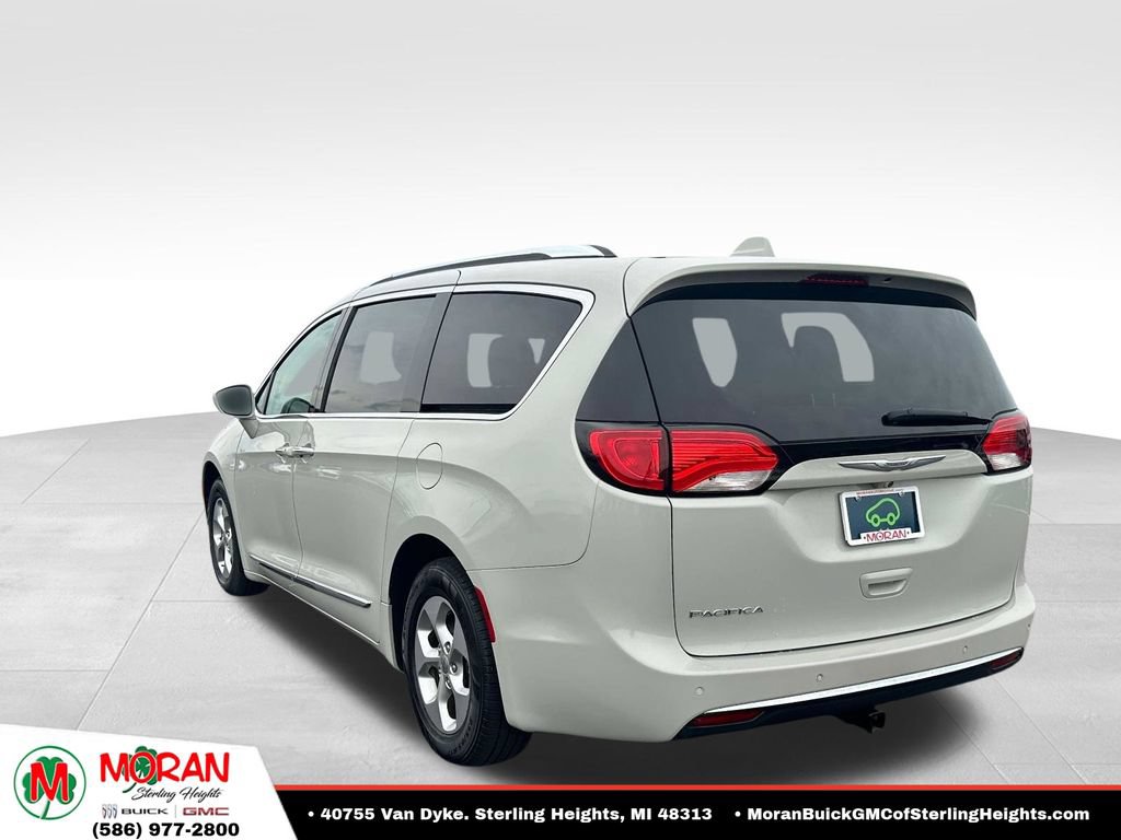 Used 2017 Chrysler Pacifica Touring-L Plus FWD image 3