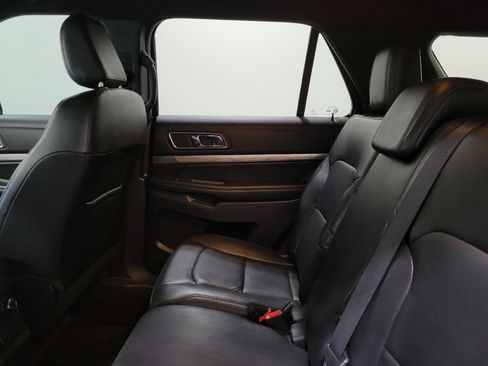 Used 2018 Ford Explorer XLT w/ Equipment Group 202A FWD image 18