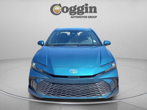 Used 2025 Toyota Camry SE image 8