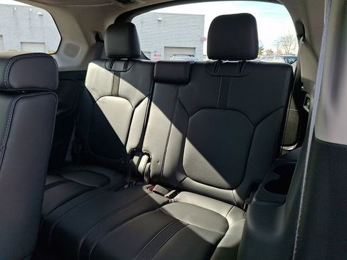 Used 2025 Honda Pilot Touring image 11